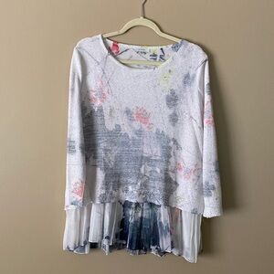 Sioni lightweight top.